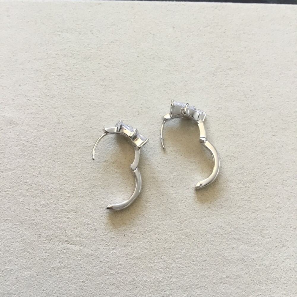 Silver Oval Flower Crystals Earrings - Picture 4 of 5